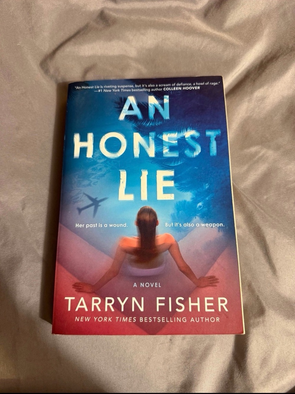 'An Honest Lie' Paperback Novel Tarryn Fisher- Blue & Red Cover